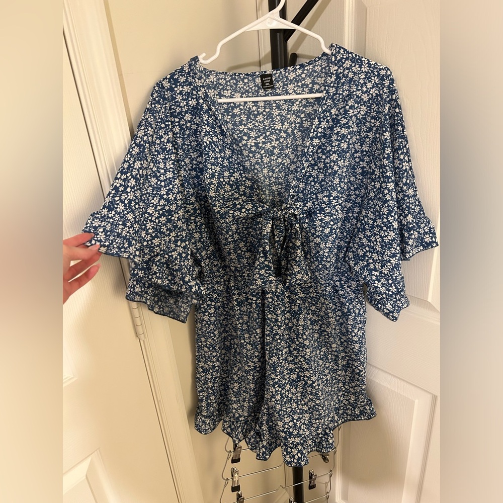 floral jumper 💙🤍